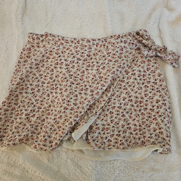 American Eagle Floral Wrap Skirt - Picture 3 of 6